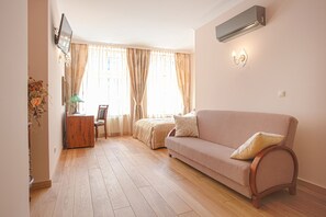 Premium bedding, in-room safe, desk, iron/ironing board