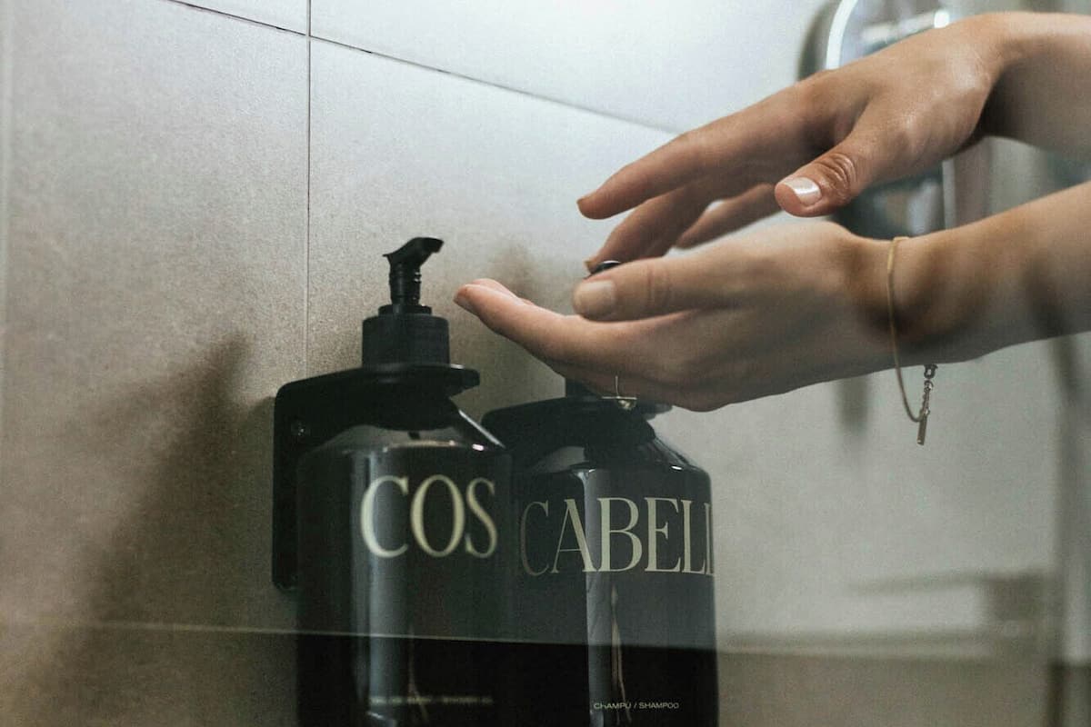 standard single room | bathroom amenities | free toiletries, hair dryer, towels