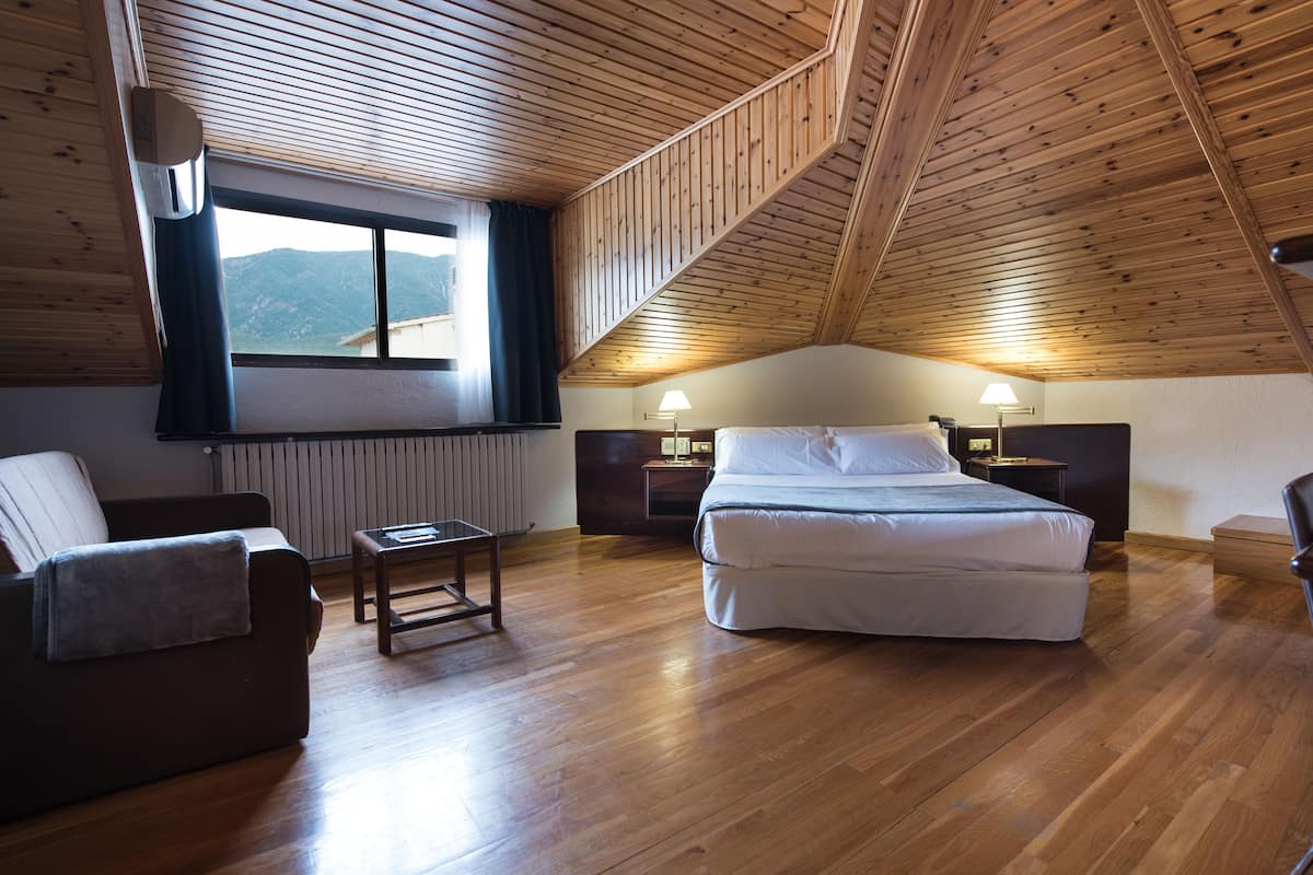 down duvets, in-room safe, desk, blackout curtains