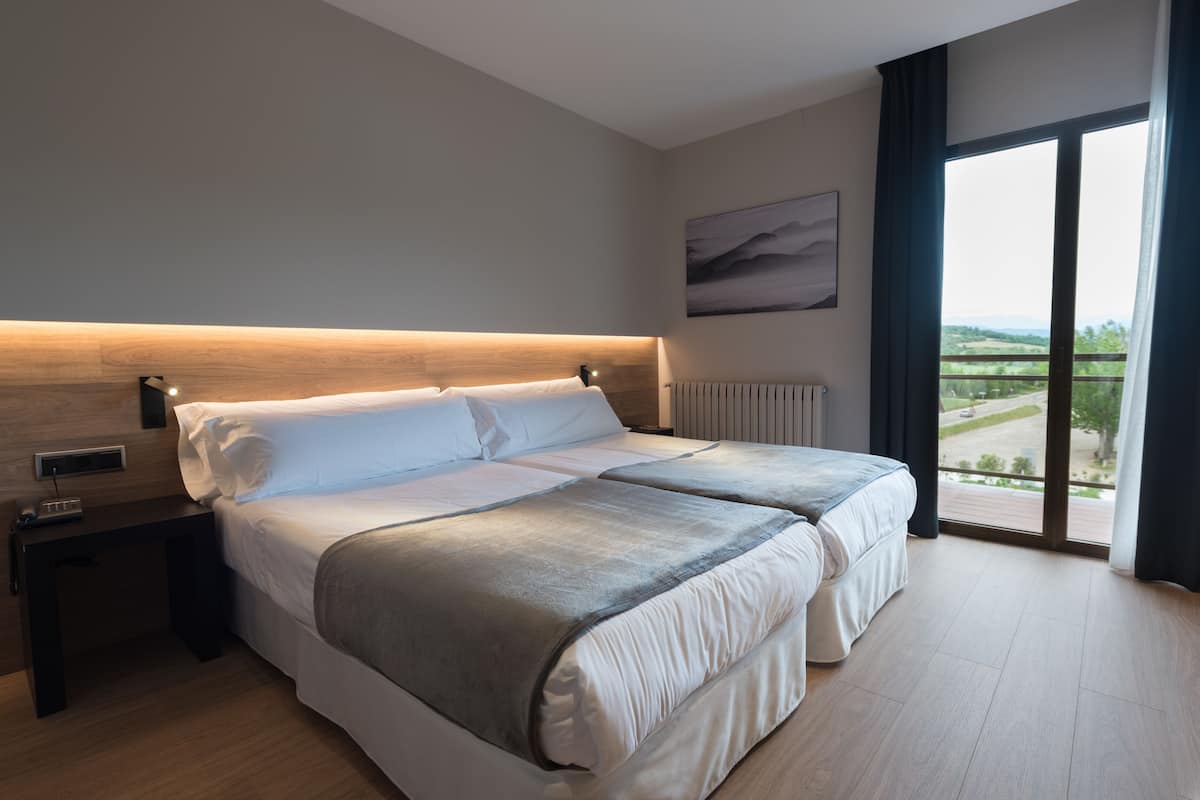 Down duvets, in-room safe, desk, blackout curtains