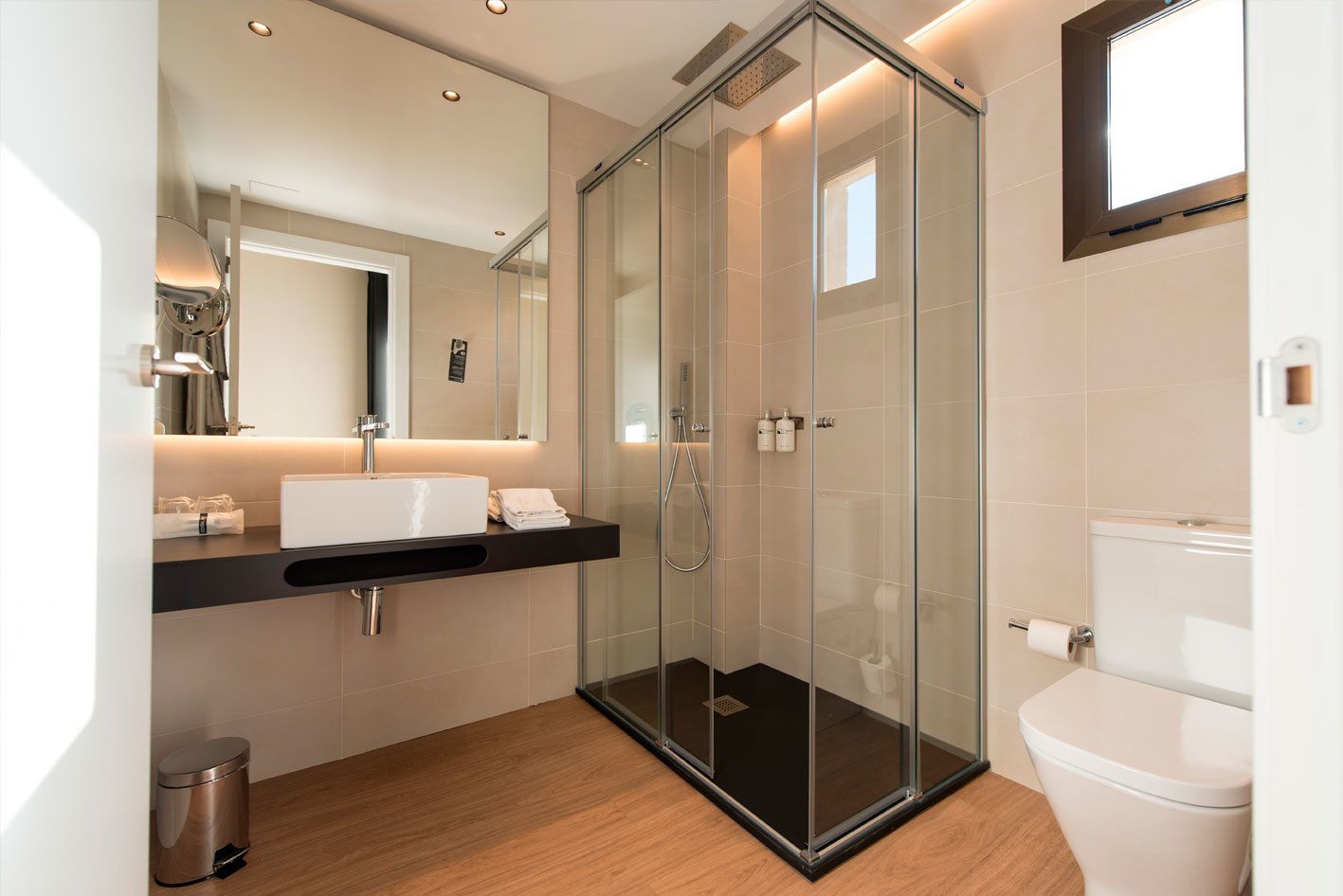 double or twin room, lake view | bathroom | free toiletries, hair dryer, towels