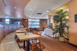Free daily buffet breakfast - Best Western Plus Bathurst Hotel & Suites (Bathurst)