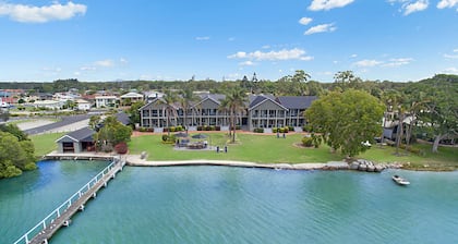 Moby Dick Waterfront Resort Motel
