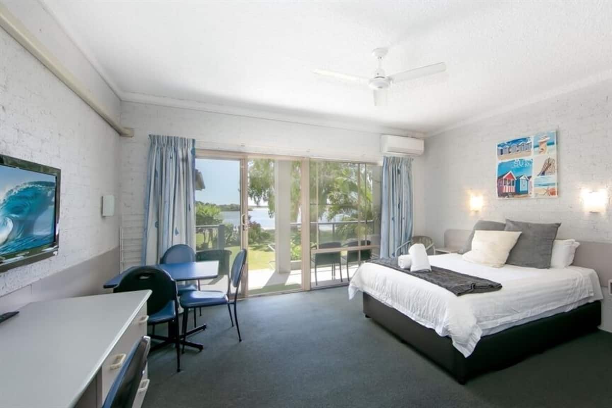 Standardværelse - udsigt til flod | Individuel indretning, strygejern/strygebræt, gratis Wi-Fi, sengetøj