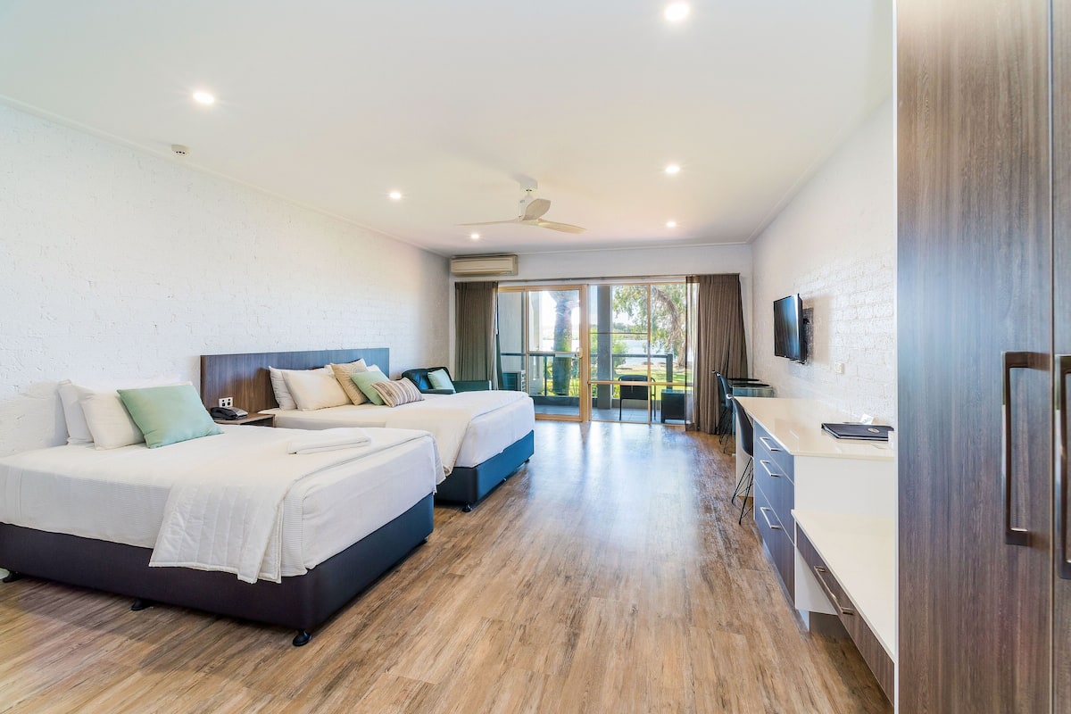 Individually furnished, iron/ironing board, free WiFi, bed sheets