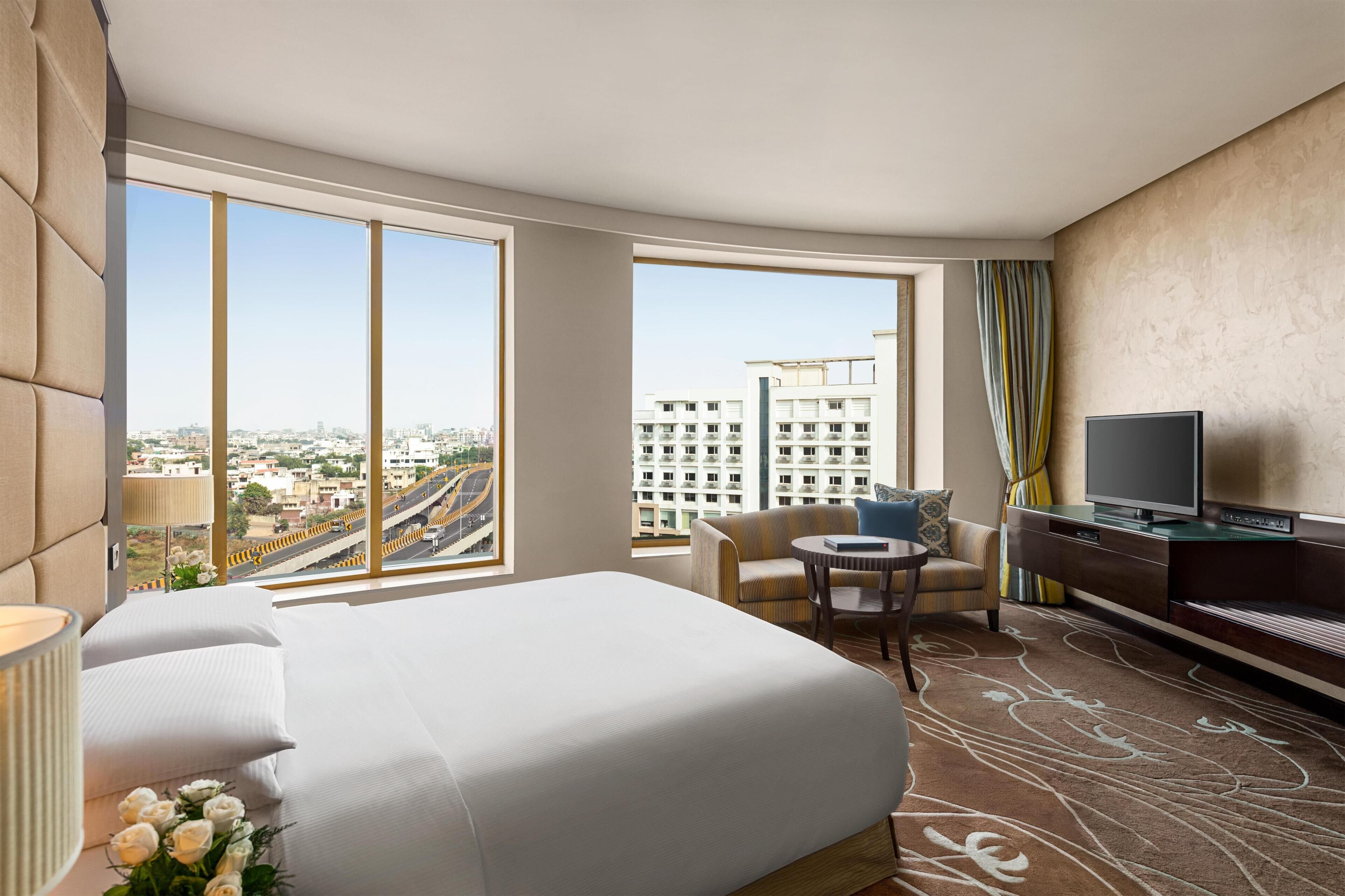 Suite, 1 Bedroom, Club lounge access (City View) | Living area | 37-inch LED TV with satellite channels, TV