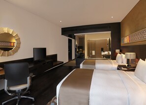 Roupas de cama premium, frigobar, cofres nos quartos