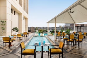 Outdoor pool, free cabanas, pool umbrellas - Hilton Jaipur (Jaipur)