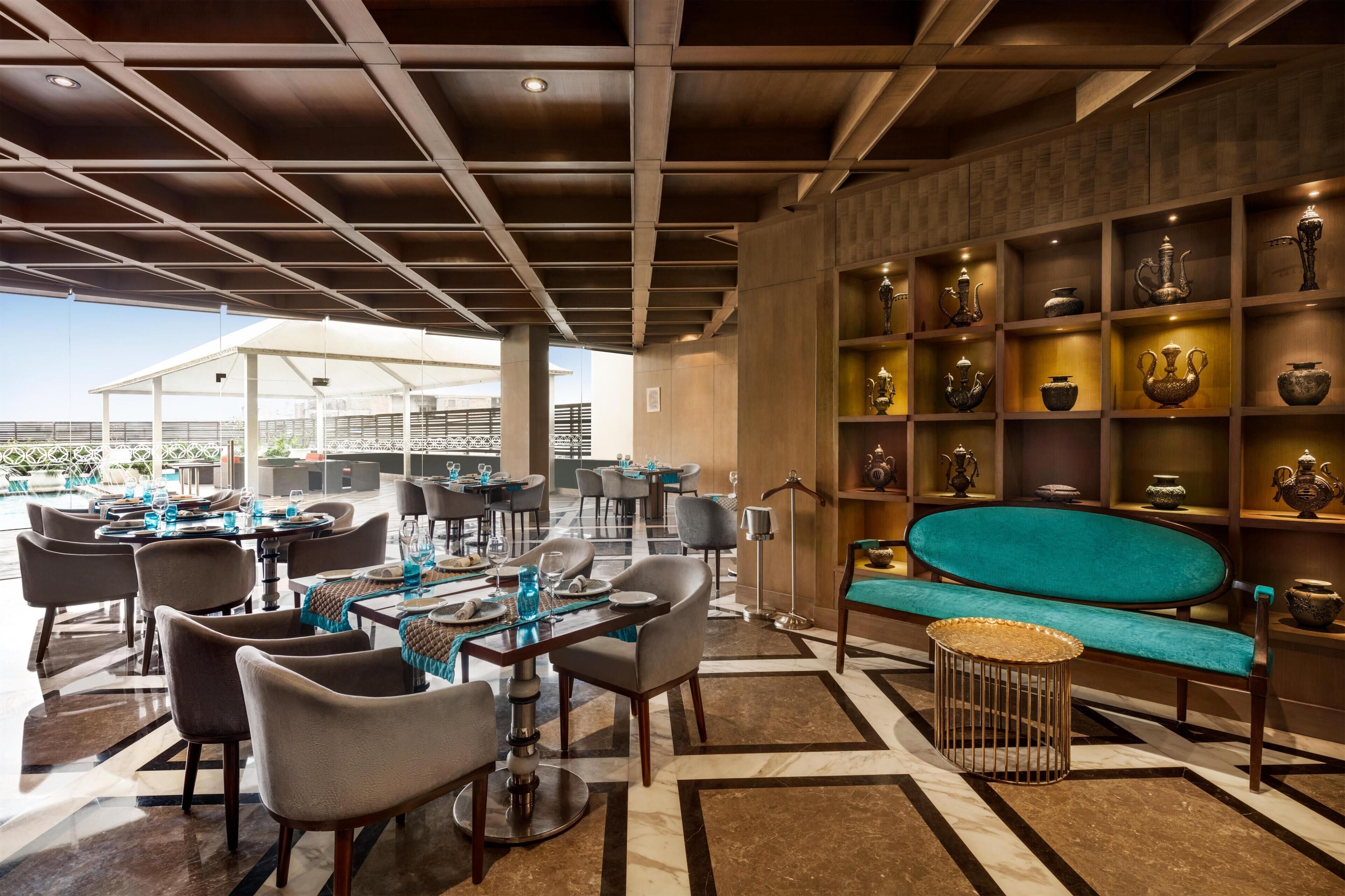2 restaurants; breakfast, lunch, and dinner served