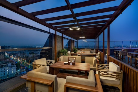 2 ๊ฐ์ ๋ ์คํ ๋, ์์นจ ์์ฌ, ์ ์ฌ ์์ฌ, ์ ๋
์์ฌ ์ ๊ณต(์ธ๊ณ ์๋ฆฌ)