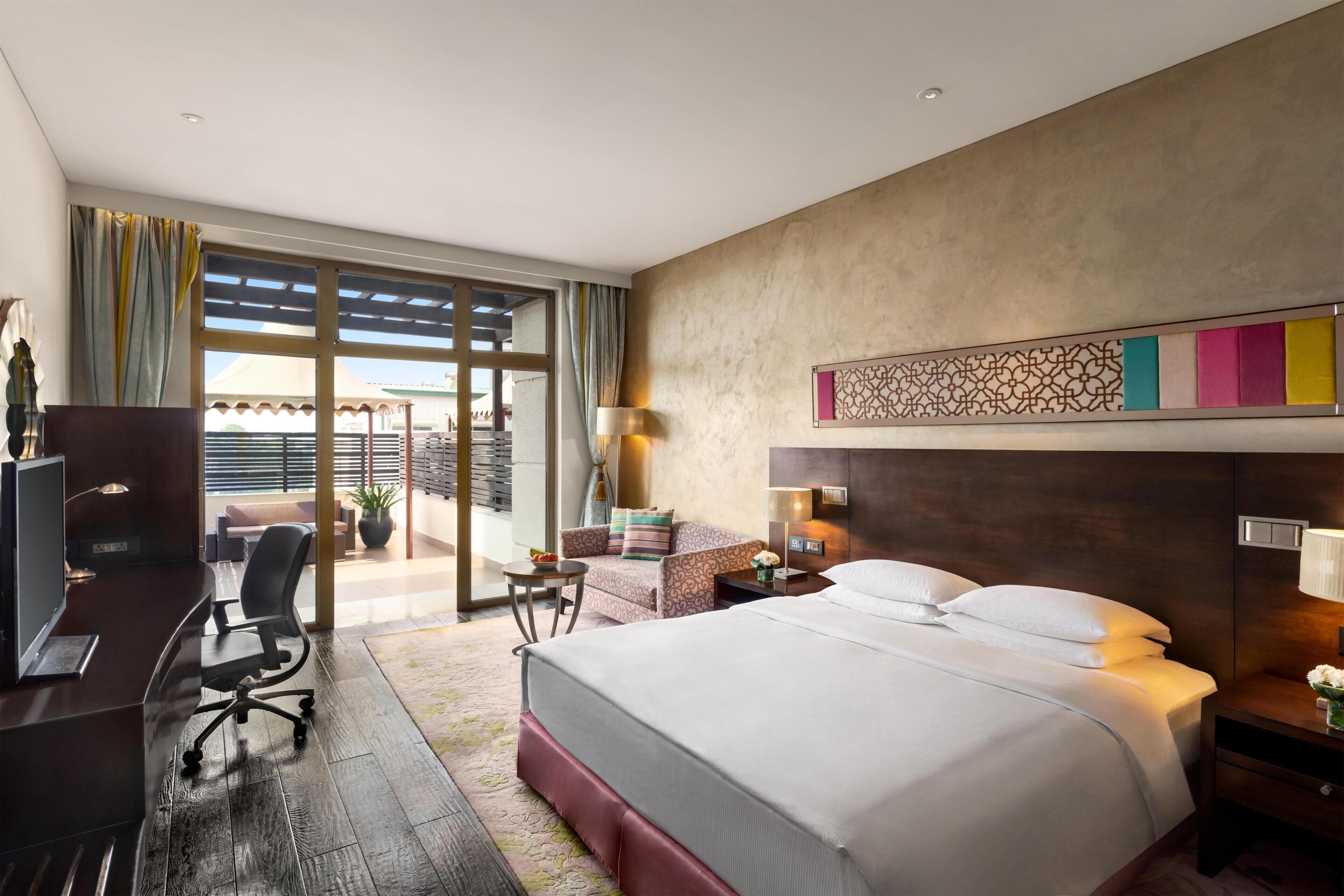 Deluxe Room, 1 King Bed, Club lounge access (Terrace) | Premium bedding, minibar, in-room safe, desk