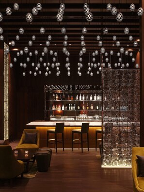 2 bars, lounge dans le hall, bar sur le toit