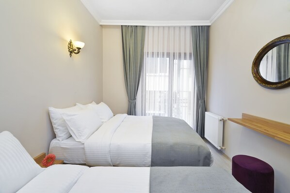 トリプルルーム | ミニバー、可動式ベッド、WiFi (無料)