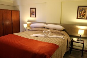 Een kluis op de kamer, extra bedden (toeslag), gratis wifi, beddengoed