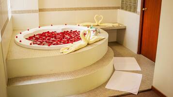 Grand Suite, Jetted Tub | Jetted bathtub
