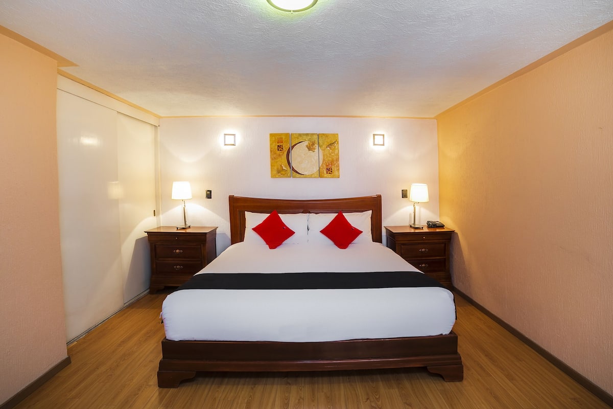 Desk, iron/ironing board, free WiFi, bed sheets