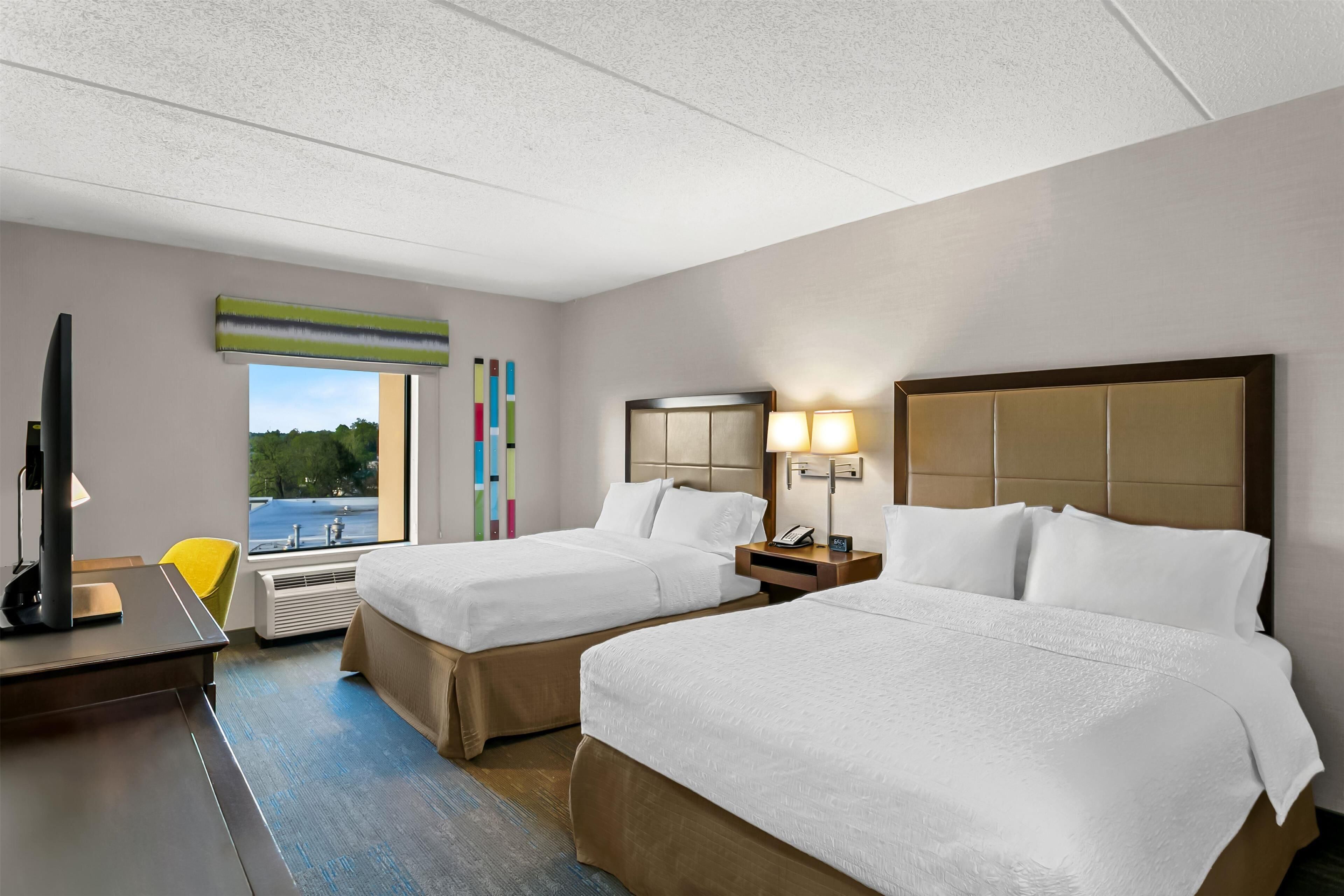 Kamer, 2 queensize bedden, toegankelijk voor mindervaliden, niet-roken | Hypoallergeen beddengoed, donsdekens, een bureau, een laptopwerkplek