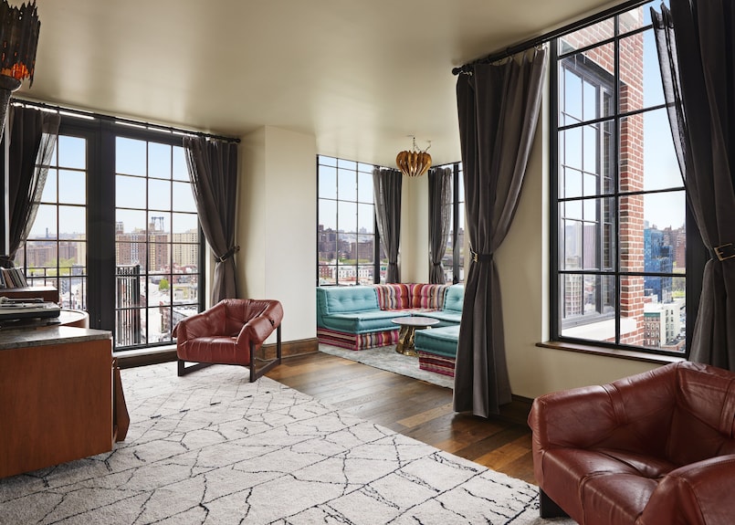 A closer look at Penthouse Condominium With Soundproofing