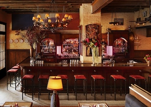 Breakfast, lunch, dinner and brunch served - The Ludlow Hotel (New York)
