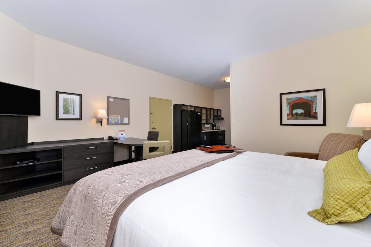 Egyptian cotton sheets, premium bedding, pillowtop beds, in-room safe