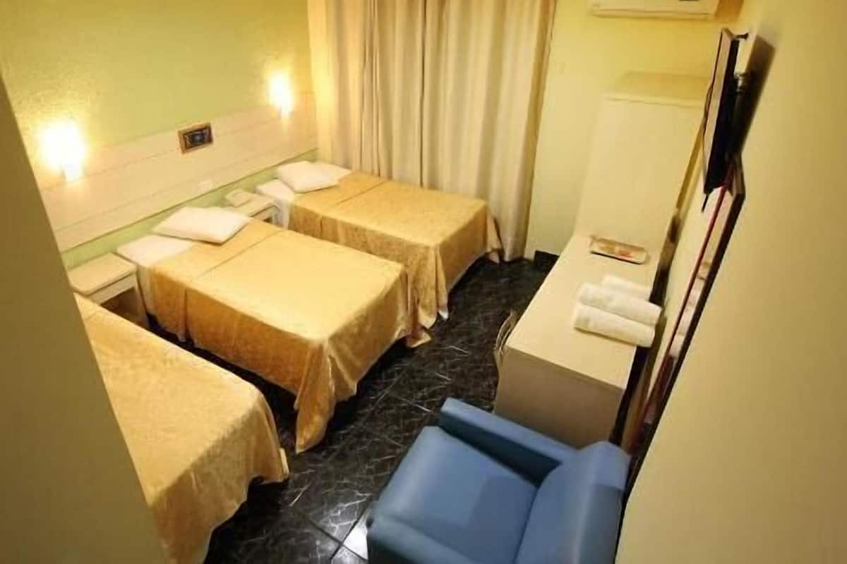 Minibar, escritorio, cortinas blackout y cunas gratuitas