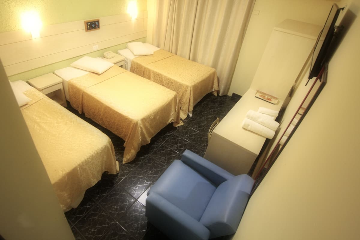 Minibar, escritorio, cortinas blackout y cunas gratuitas