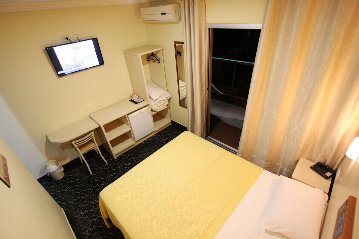 Minibar, escritorio, cortinas blackout y cunas gratuitas