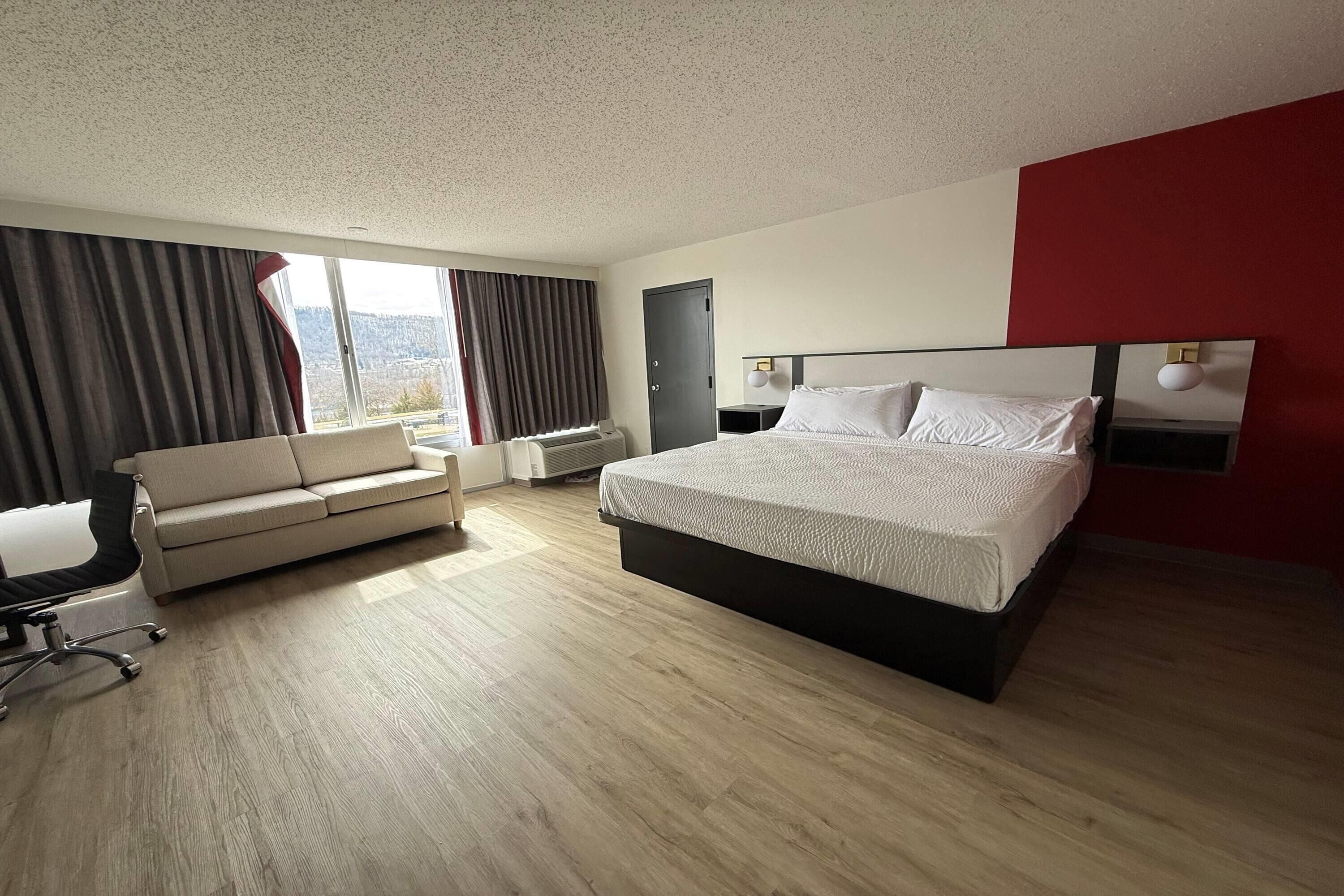 Suite, 1 King Bed, Non Smoking