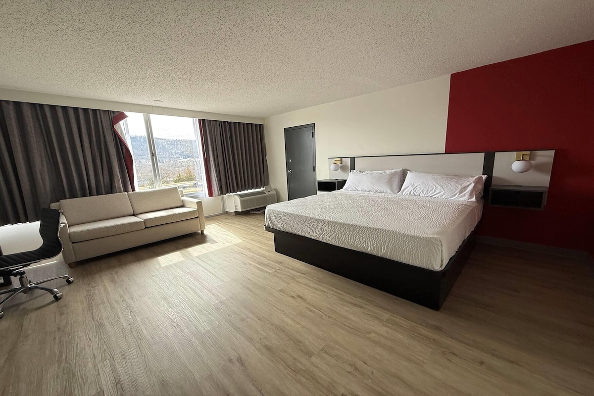 Suite, 1 King Bed, Non Smoking