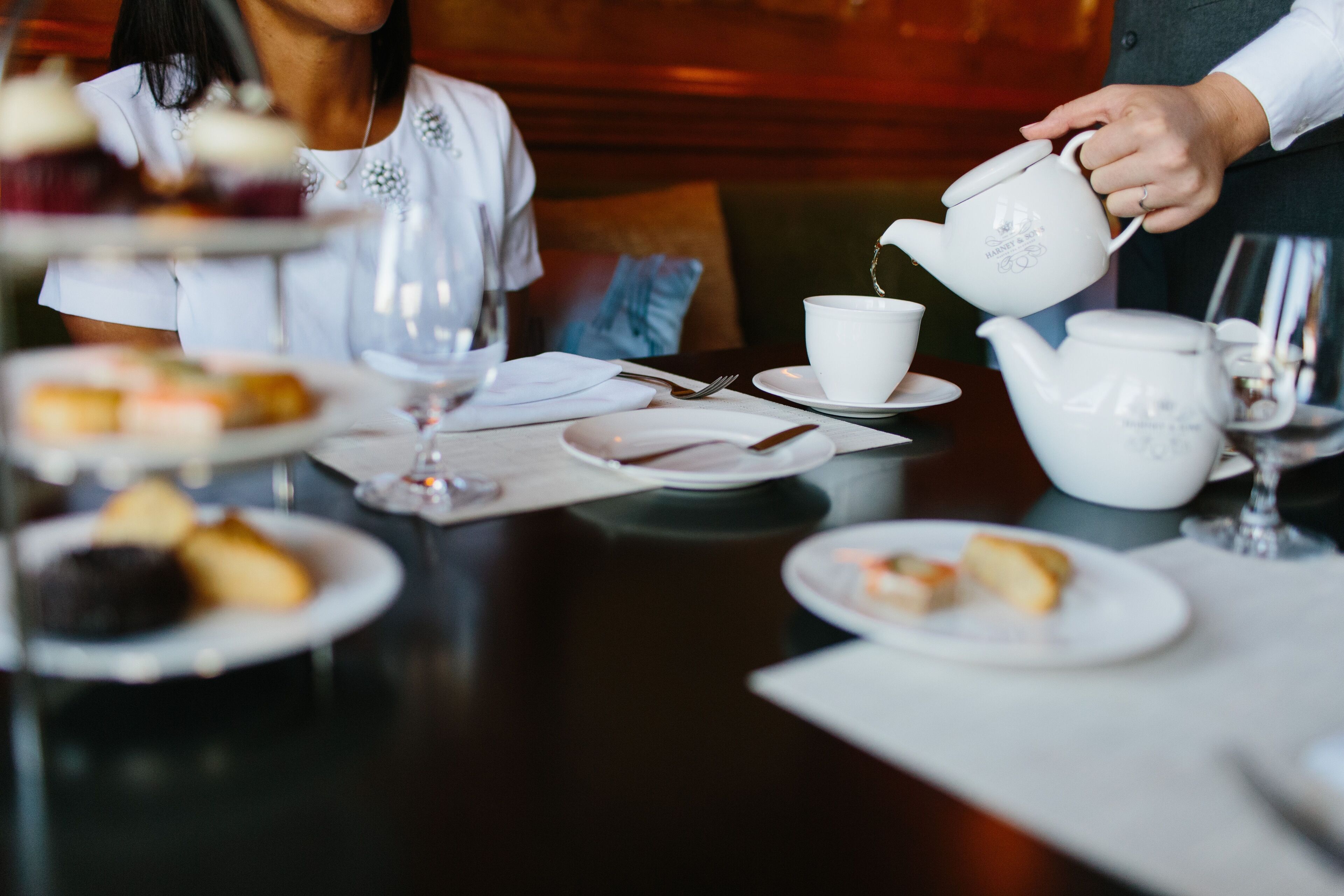 2 restaurants, lunch served