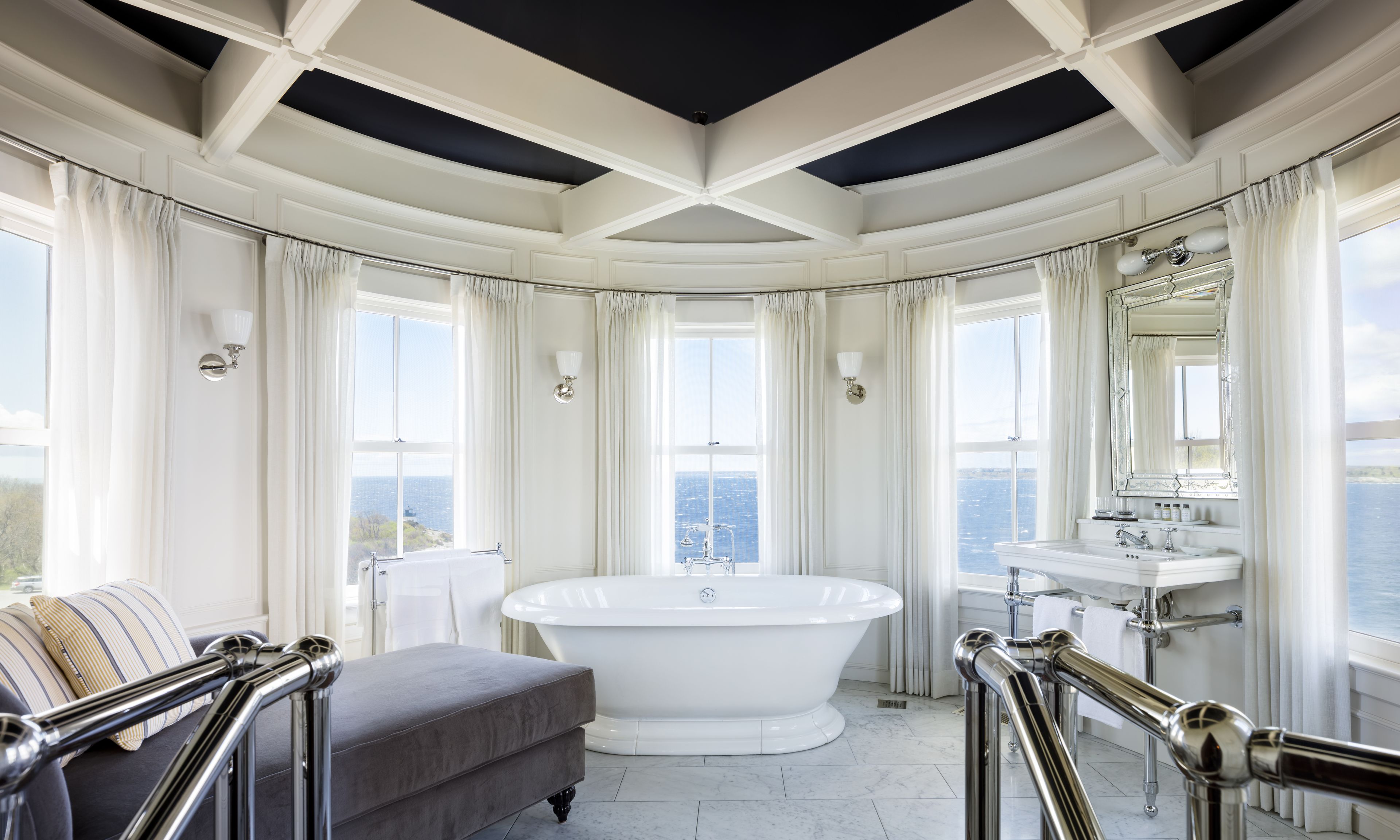 turret suite | bathroom | free toiletries, hair dryer, bathrobes, slippers