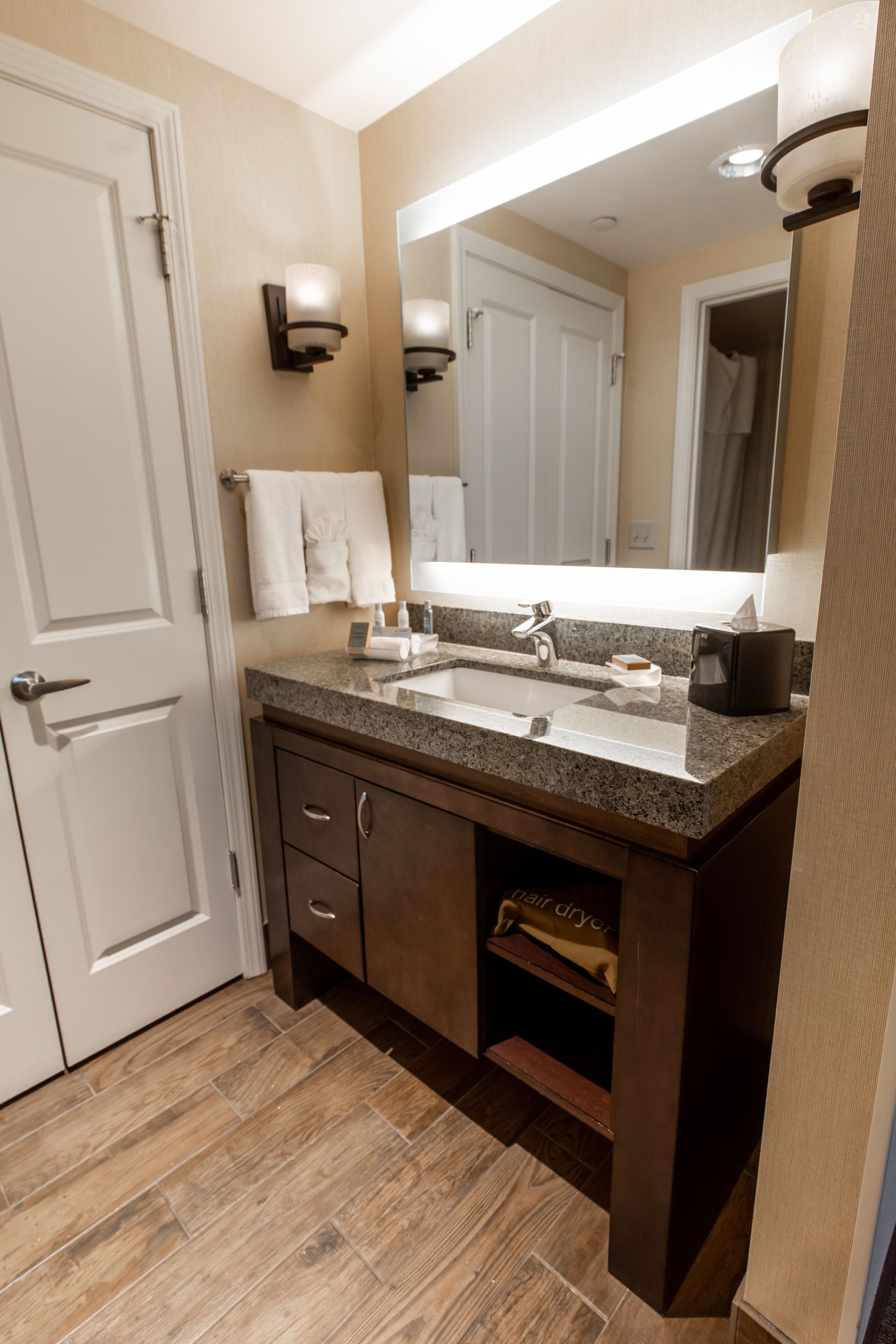 studio suite, 1 king bed, non smoking | bathroom | hair dryer, towels