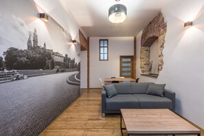 Departamento, 2 habitaciones | Sala de estar | Televisión