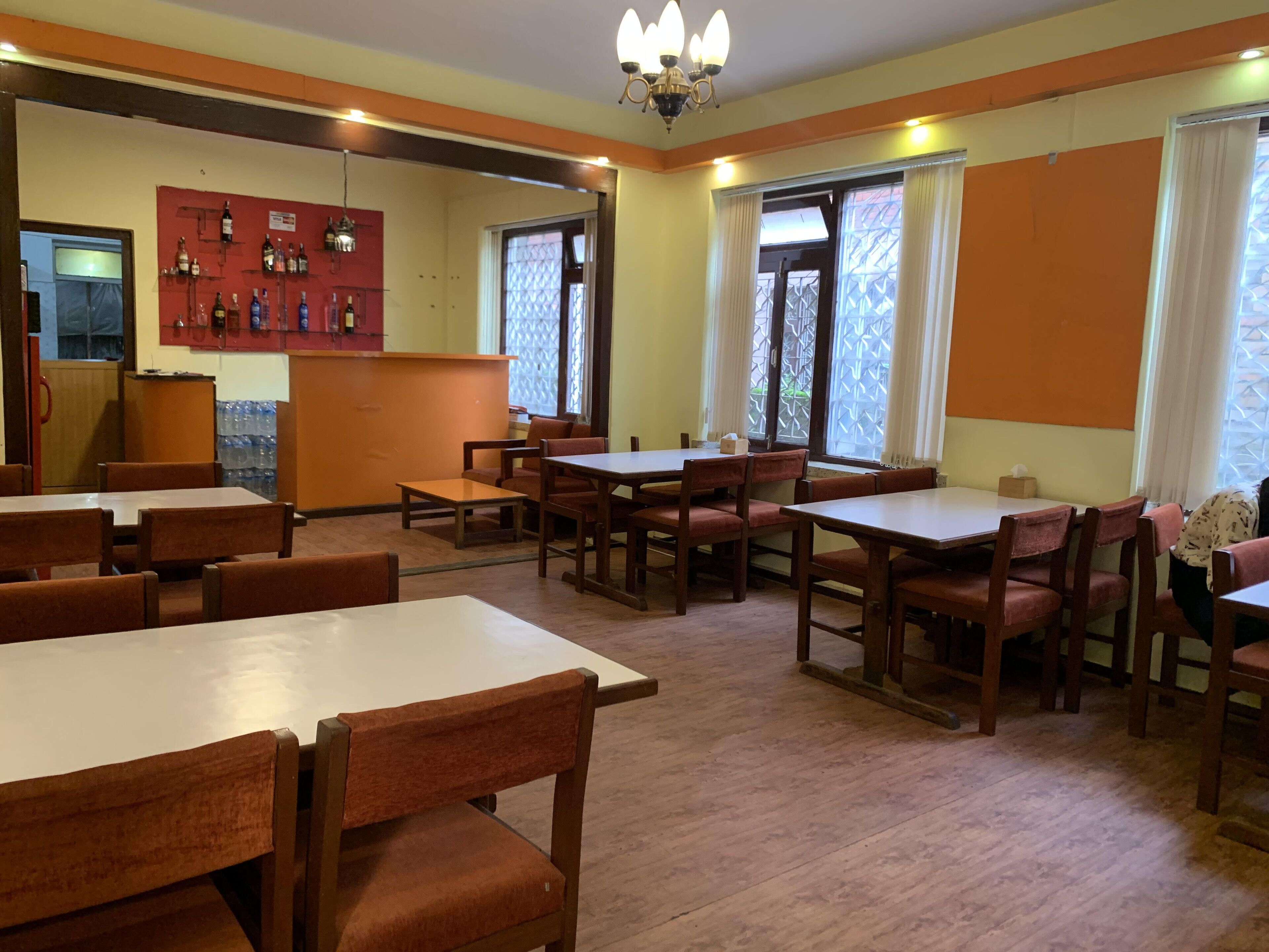 Een 32-inch televisie met satellietzenders