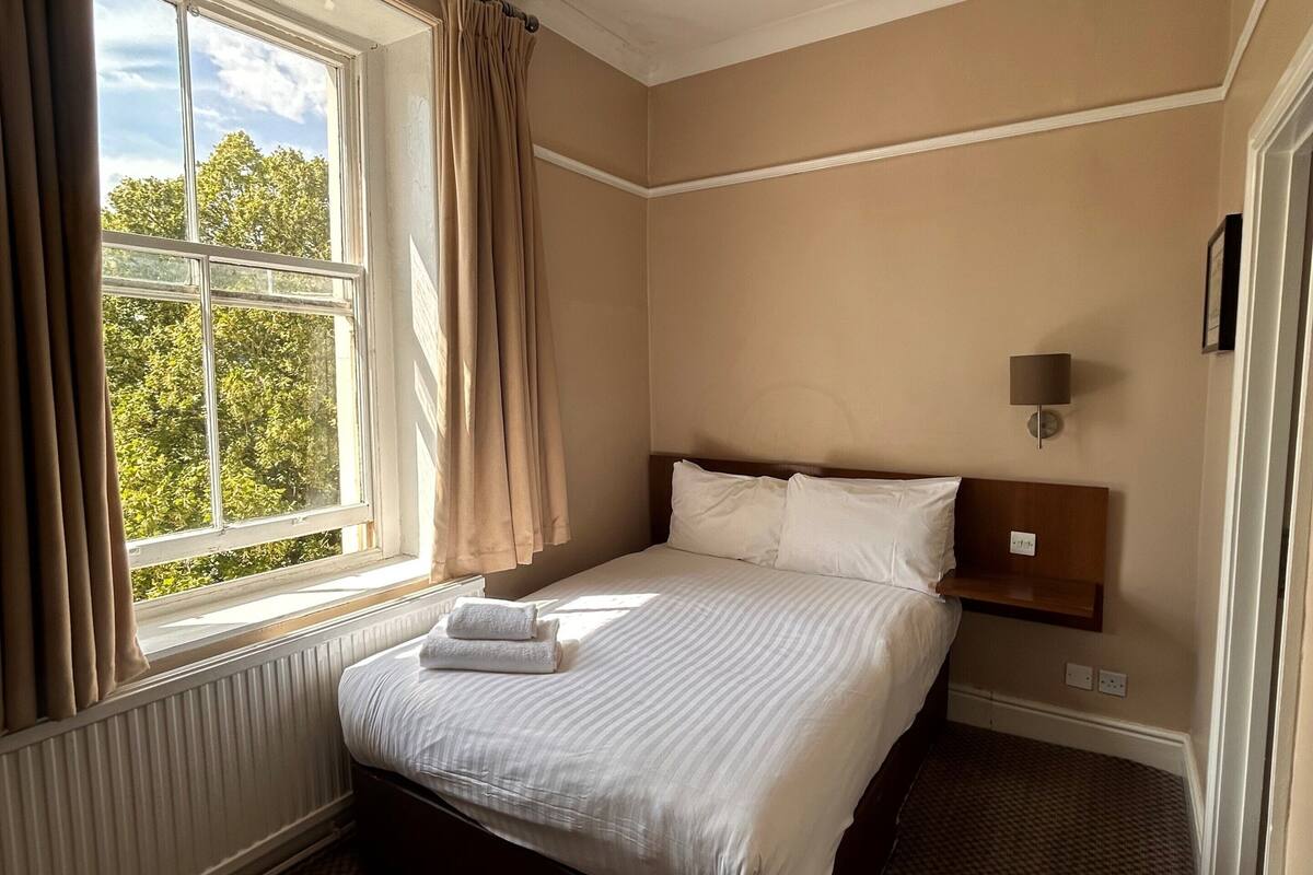 Comfort Double Room, Non Smoking | Desk, iron/ironing board, free WiFi, bed sheets