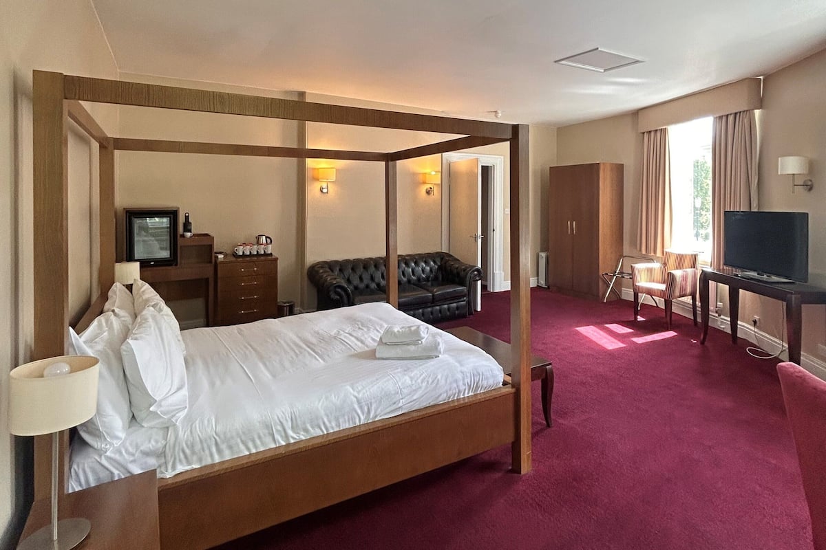 Family Room (3 people) | Desk, iron/ironing board, free WiFi, bed sheets