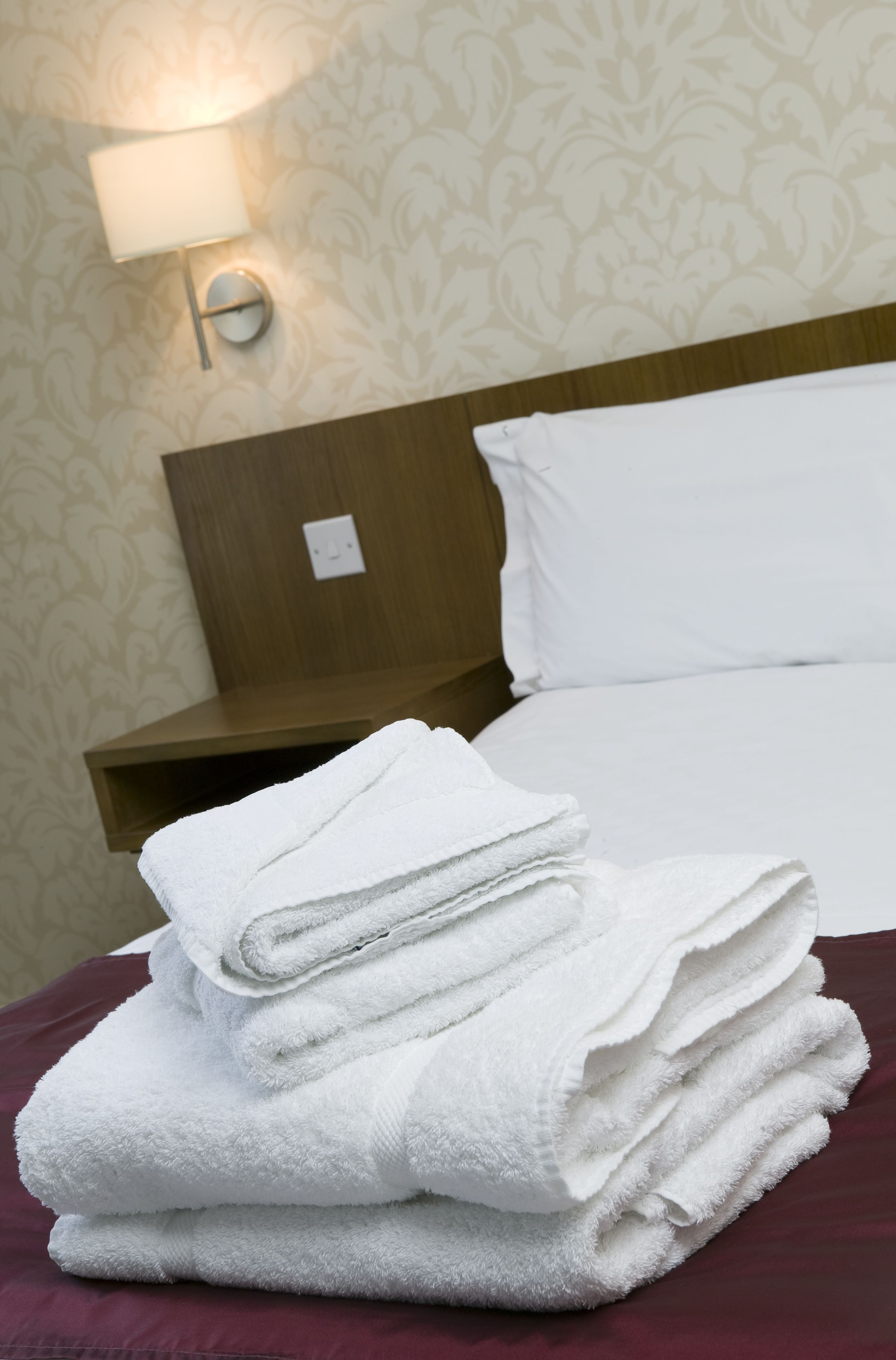 family room (3 people) | desk, iron/ironing board, free cots/infant beds, rollaway beds