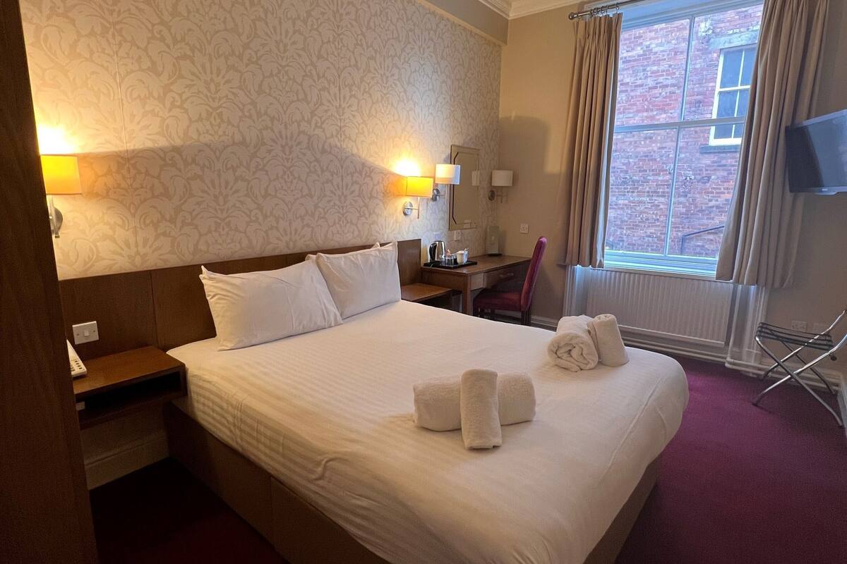 comfort double room, non smoking | desk, iron/ironing board, free cots/infant beds, rollaway beds