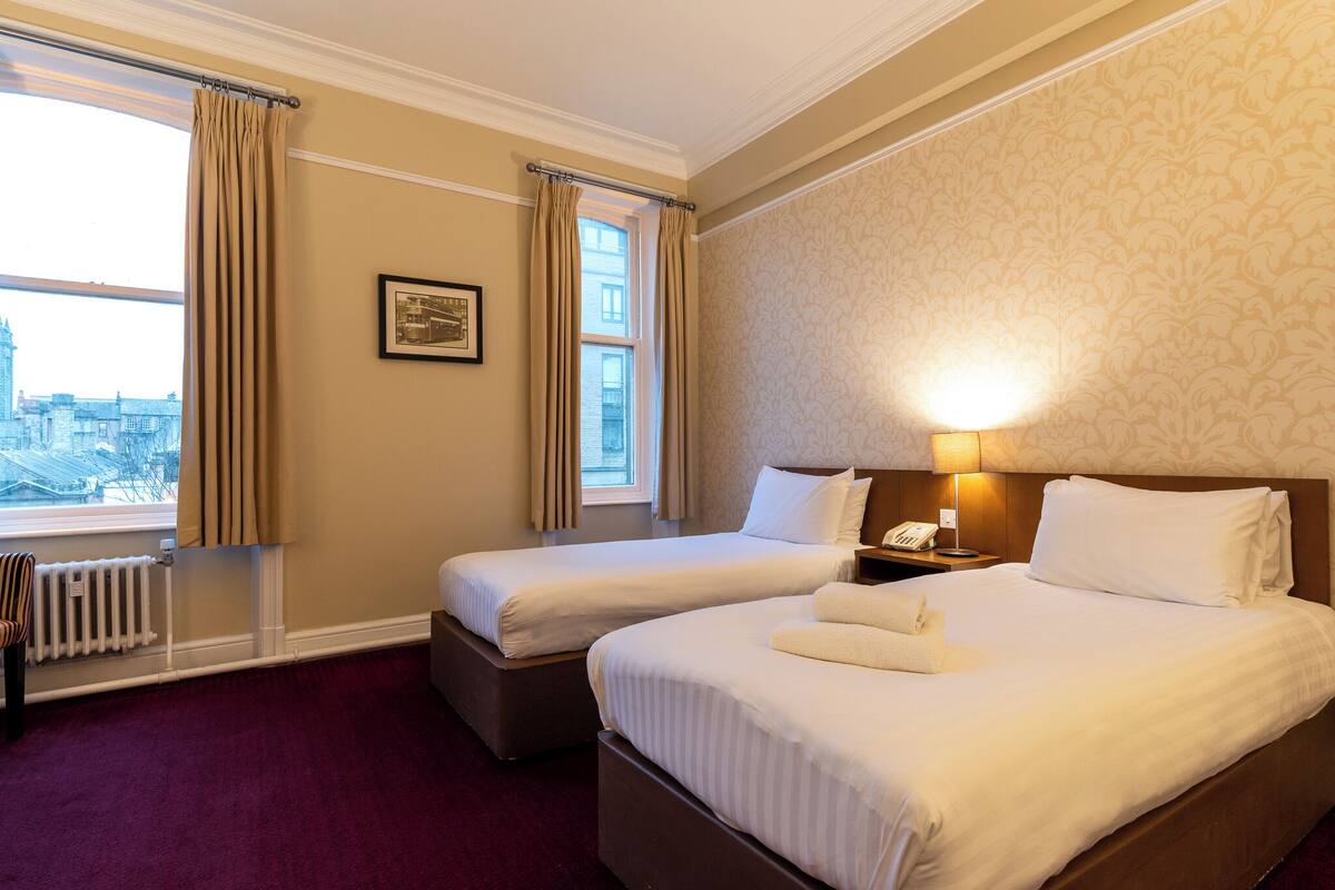 Twin Room | Desk, iron/ironing board, free WiFi, bed sheets