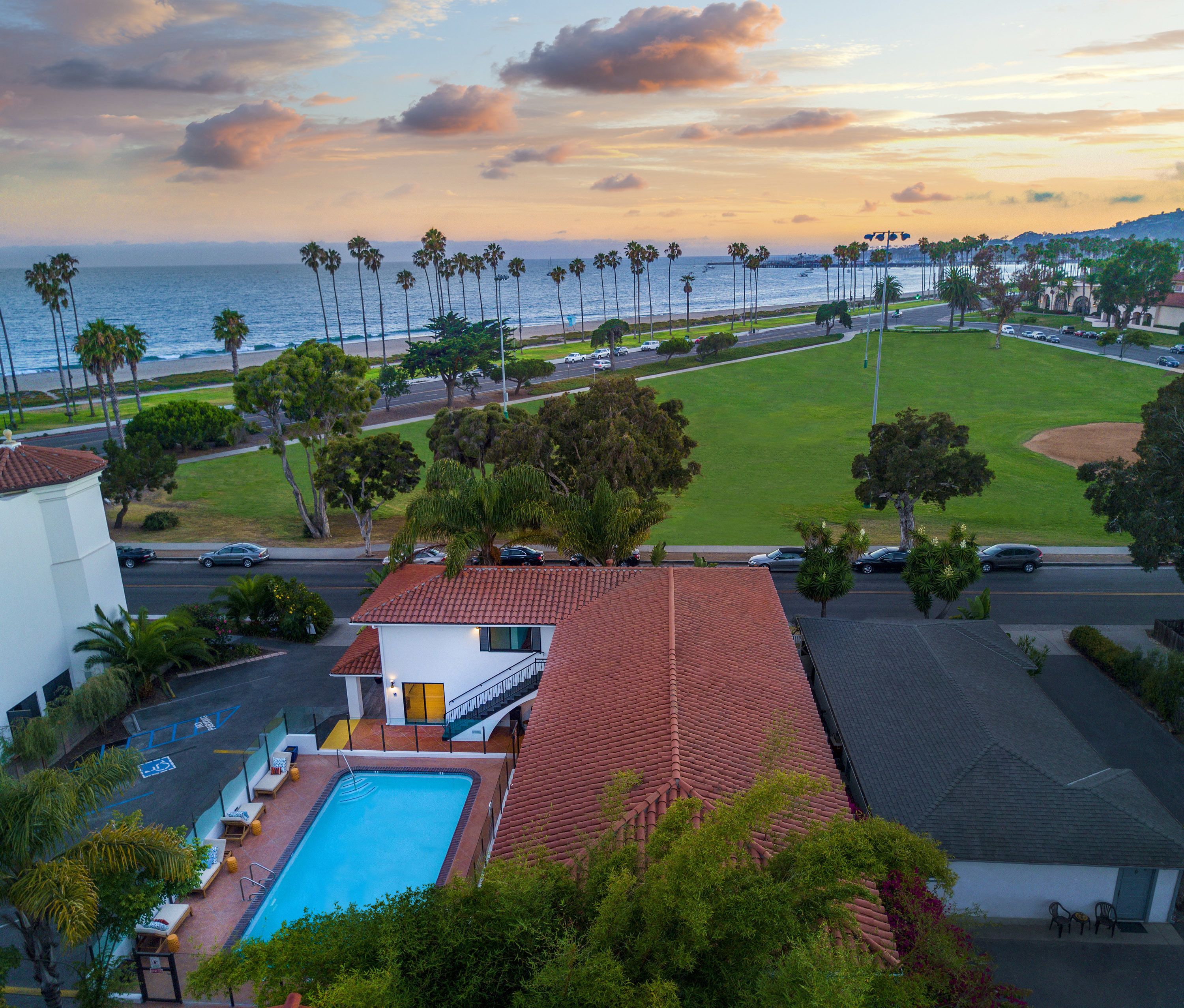 Gần bãi biển, xe đưa đón bãi biển 