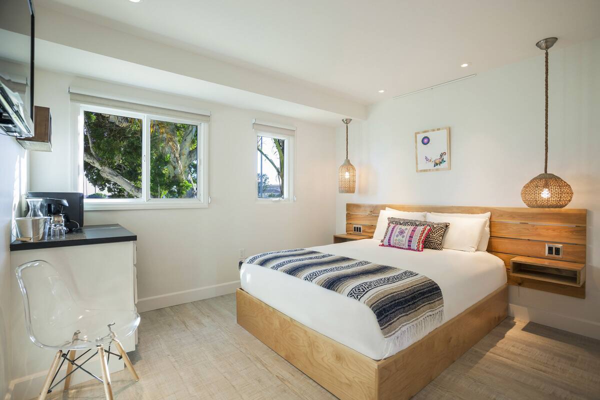 Standard Room, 1 Queen Bed, Ocean View (Upstairs) | In-room safe, blackout drapes, iron/ironing board (on request)