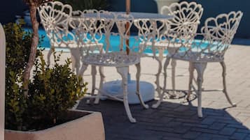 3 outdoor pools, sun loungers