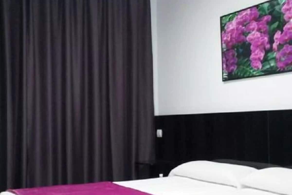 Double Room, 2 Single Beds