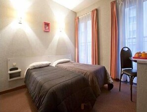Zweibettzimmer | Schallisolierte Zimmer, Bügeleisen/Bügelbrett, Zustellbetten