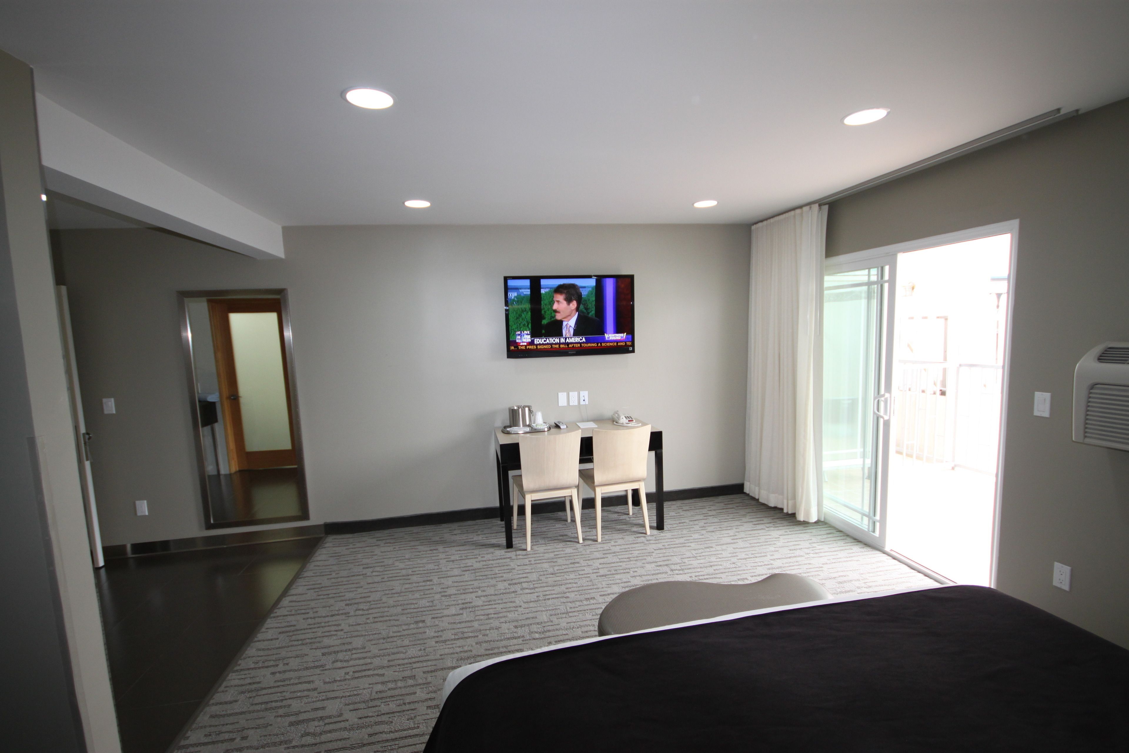 classic room, 1 king bed | room amenity