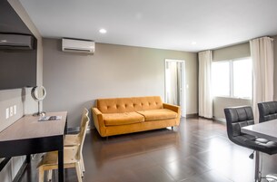 Luxury Suite, 1 King Bed with Sofa bed | Egyptian cotton sheets, premium bedding, down comforters