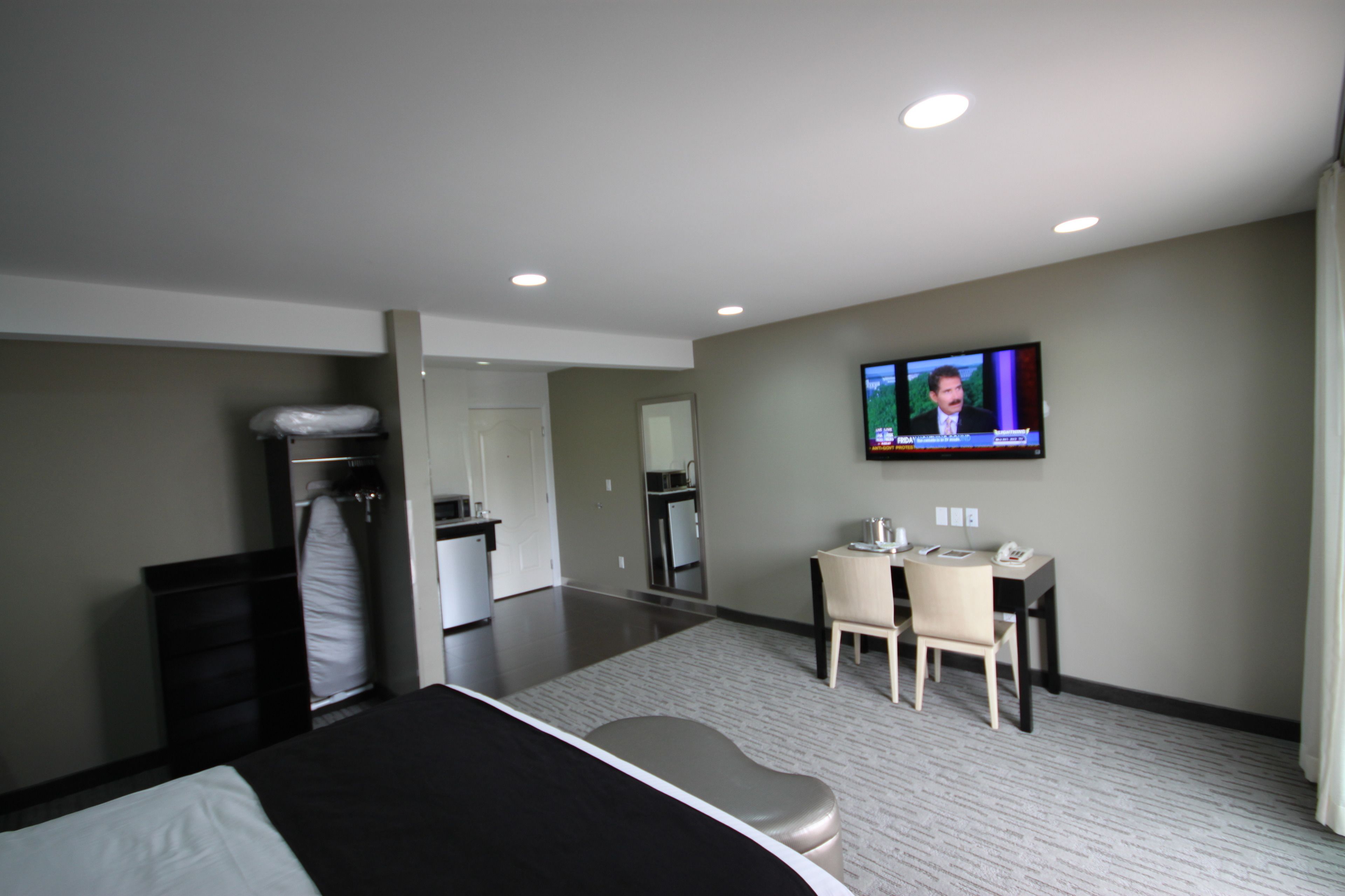 1 bedroom, egyptian cotton sheets, premium bedding, down duvets