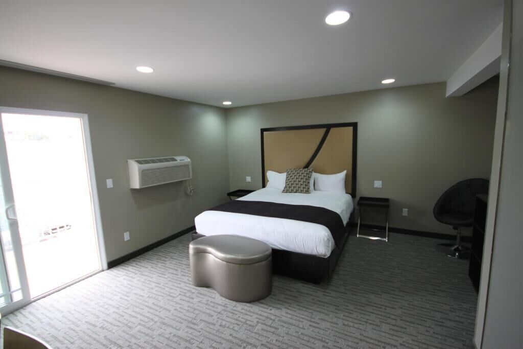 1 bedroom, egyptian cotton sheets, premium bedding, down duvets