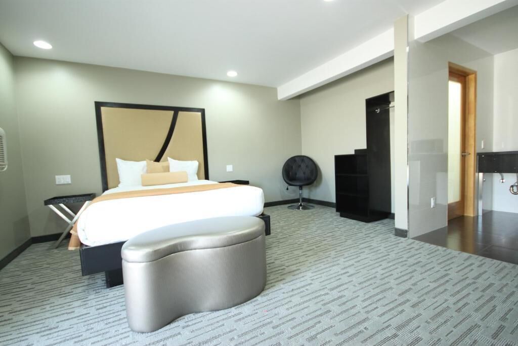 1 bedroom, egyptian cotton sheets, premium bedding, down duvets