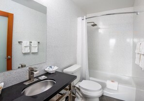 Komfortbadewanne, Regendusche, Designer-Toilettenartikel, Haartrockner